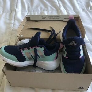 Girls NWT adidas sneakers